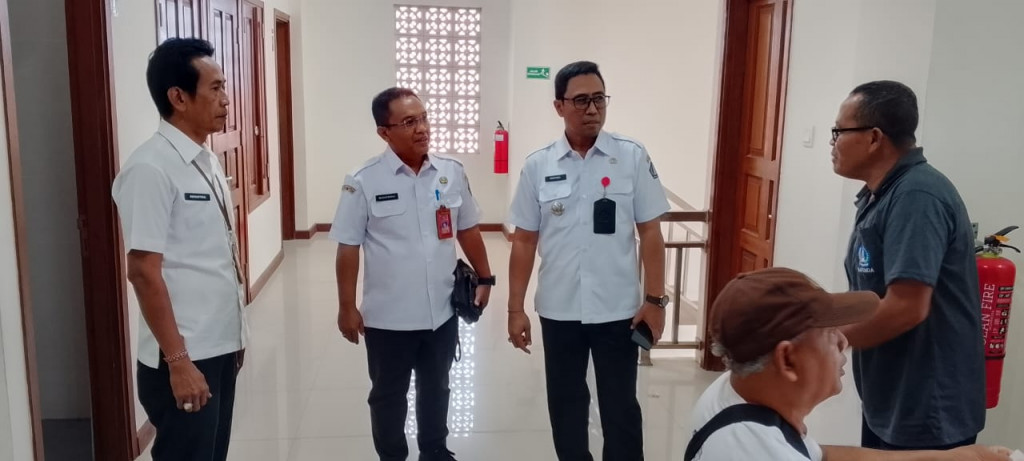 Camat Kuta Utara Tinjau Langsung Pelayanan PBB-P2 oleh Bapenda Badung